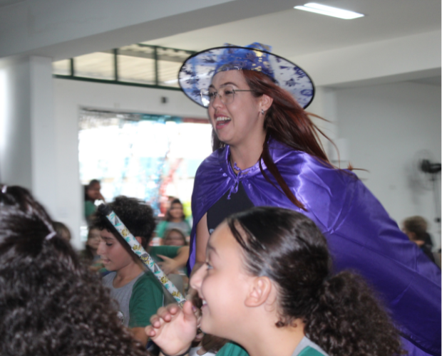 Anglo inicia Projeto Literrio 2025 com apresentao teatral